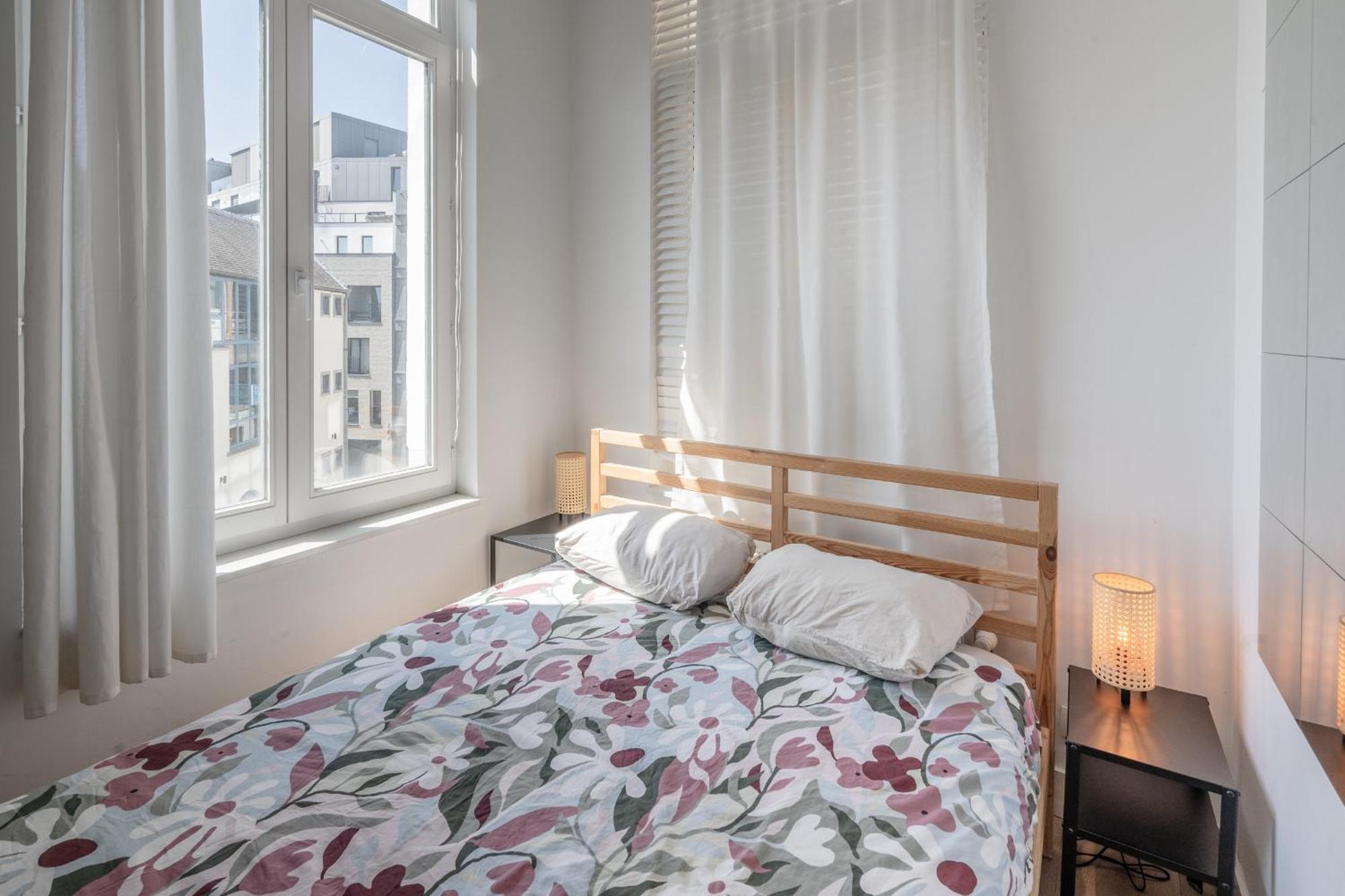 Light Modern Apartment In The Heart Of Anvers Exterior foto